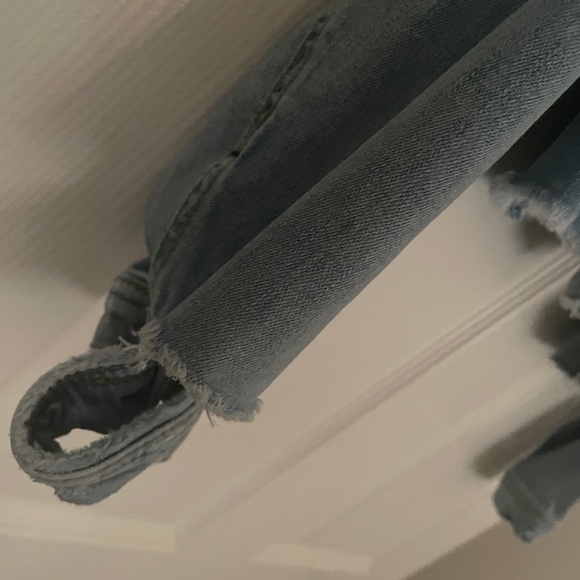 🧥 Cropped and Distressed Jean Jacket 🧥 - Picture 2 of 7